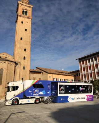 Instagram post from meetingviareggio. This post is in position 9.