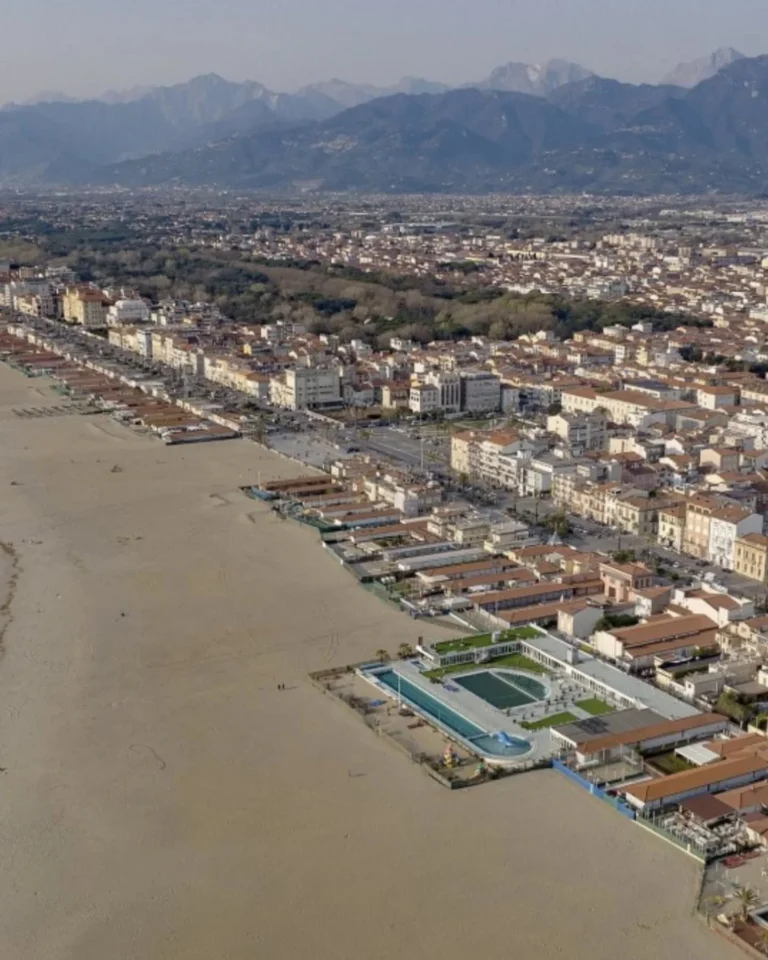 Instagram post from meetingviareggio. This post is in position 1.