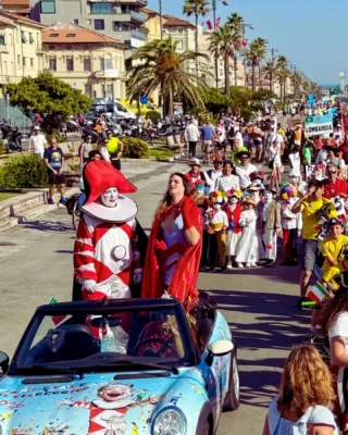 Instagram post from meetingviareggio. This post is in position 8.