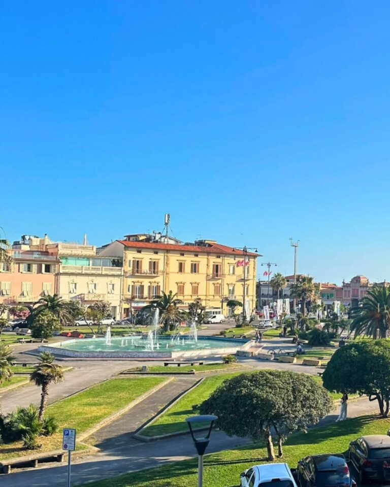 Instagram post from meetingviareggio. This post is in position 7.